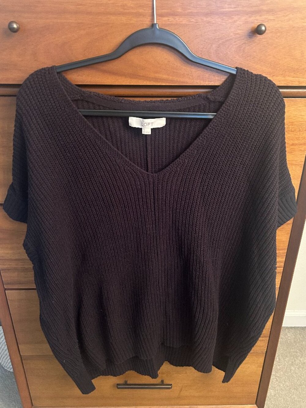 LOFT | Black Relaxed-Fit V-Neck Short-Sleeve Sweater | M (NWOT)